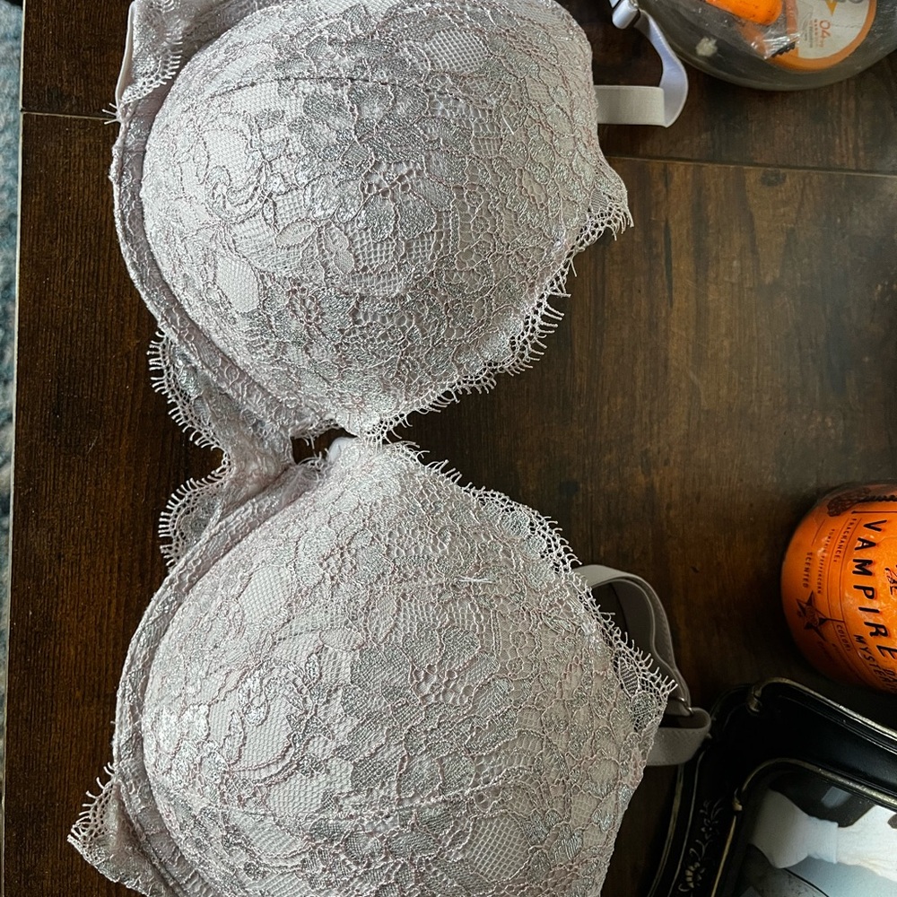 Elegant Shimmering Lace Push-up Bra